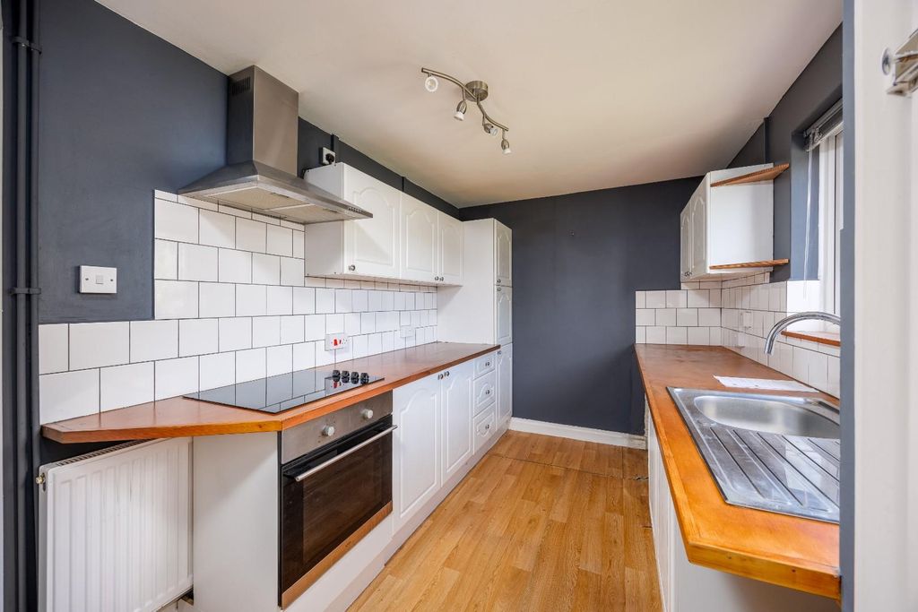 Property photo 2 of 16 Kitchen