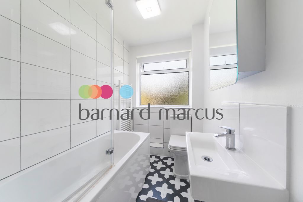 Property photo 3 of 8 Bathroom