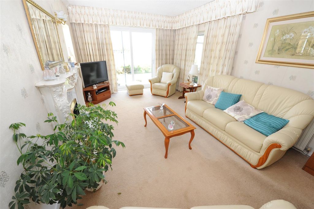 Property photo 2 of 19