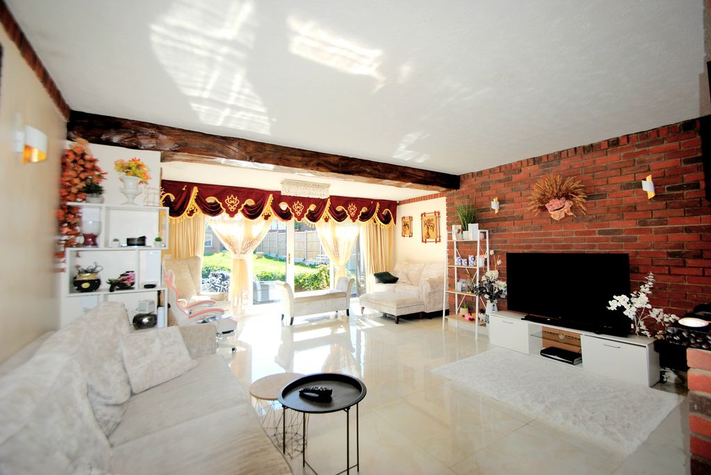 Property photo 1 of 17 Reception