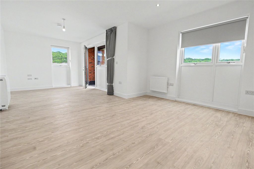 Property photo 3 of 9 Picture No. 02