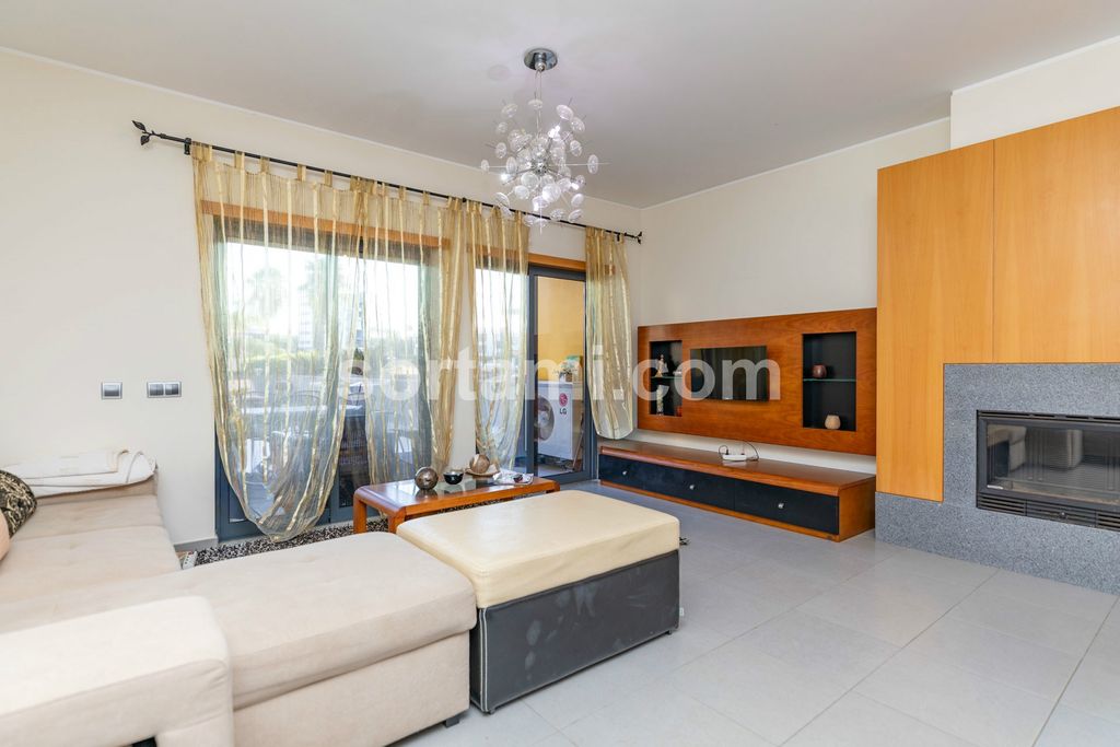 Property photo 2 of 28