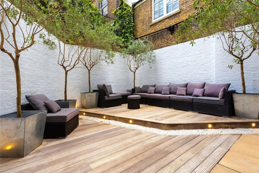 Property photo 2 of 21 Patio Garden