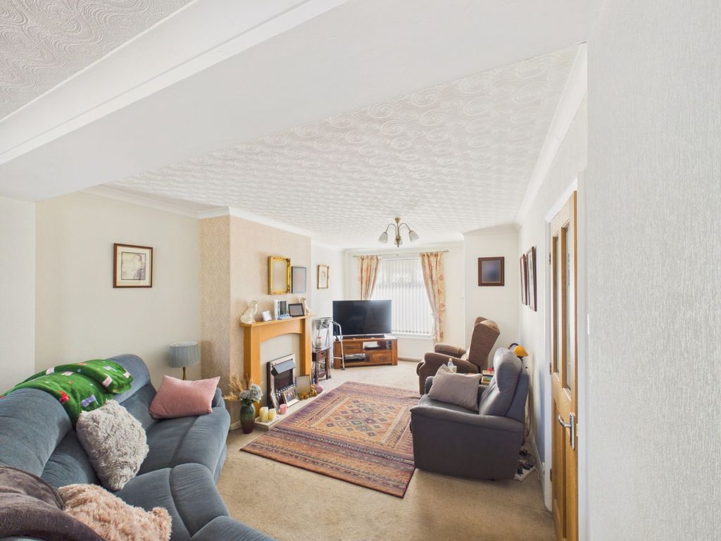 Property photo 2 of 17 4506096