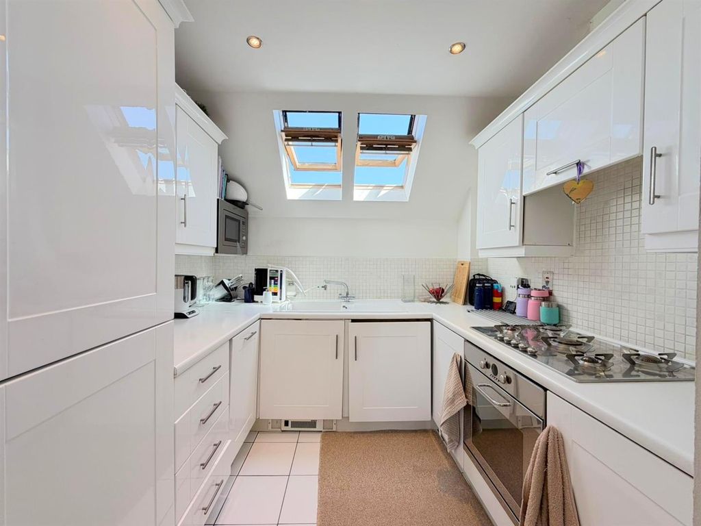 Property photo 3 of 12 Kitchen