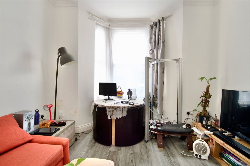 Property photo 2 of 31 Picture No. 27