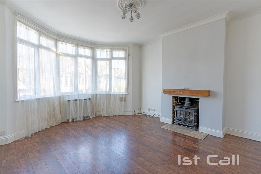 Property photo 2 of 9 Lounge