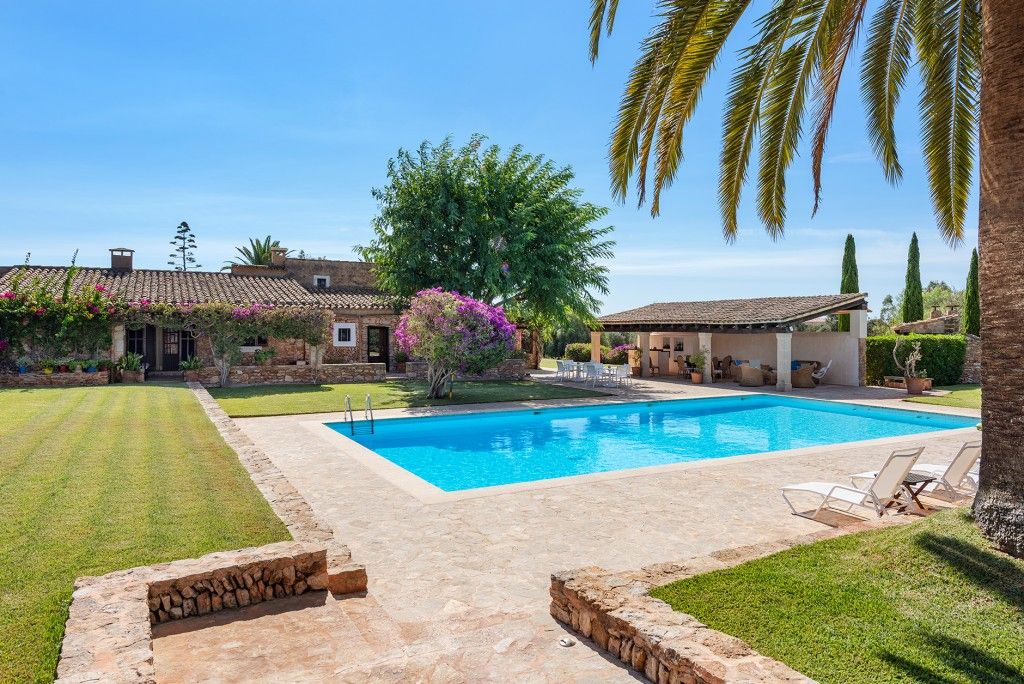 Property photo 2 of 20 Pool (3)