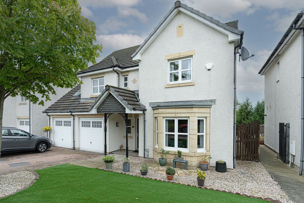 Property photo 1 of 32