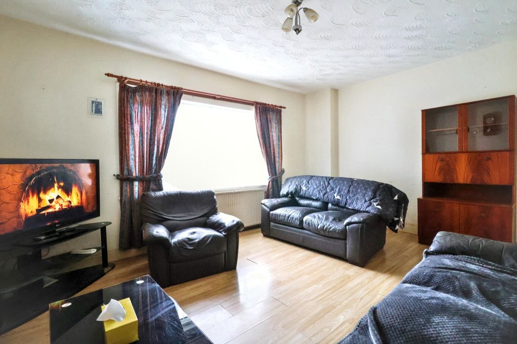 Property photo 2 of 12 Picture No. 35
