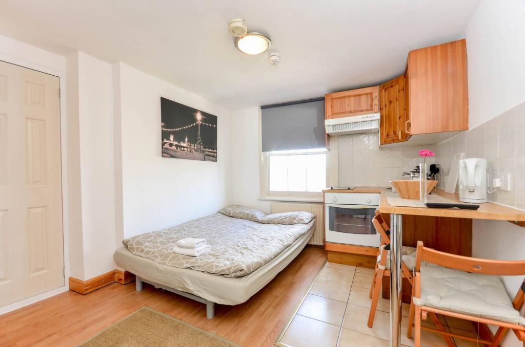 Property photo 1 of 8 Studio To Rent