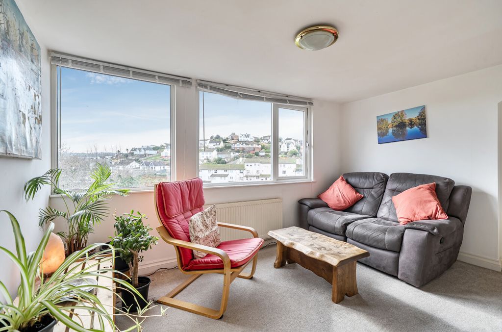Property photo 3 of 19 1422186-13-69A1Ae...