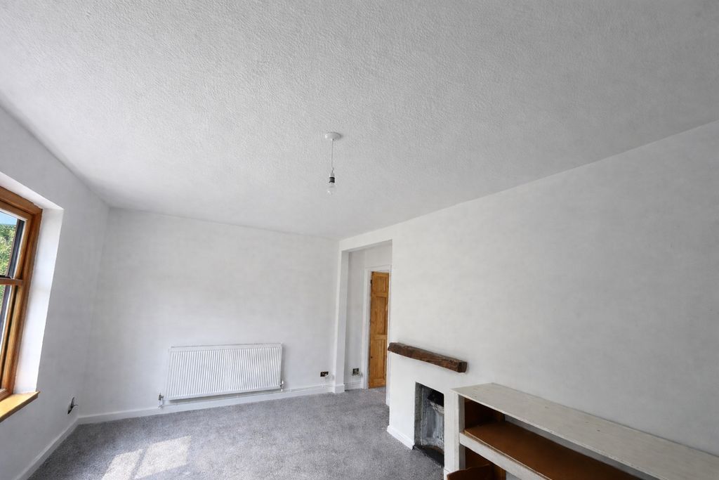 Property photo 3 of 7 Photo 7