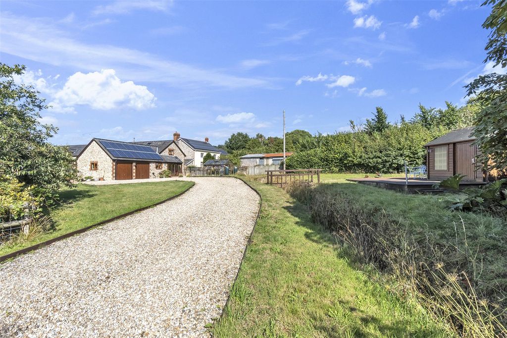 Property photo 2 of 38 Picture No. 27