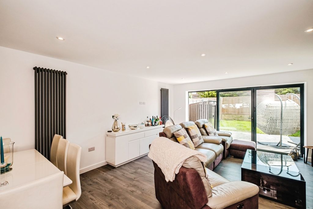 Property photo 3 of 12 Pbox-Img.Jpg