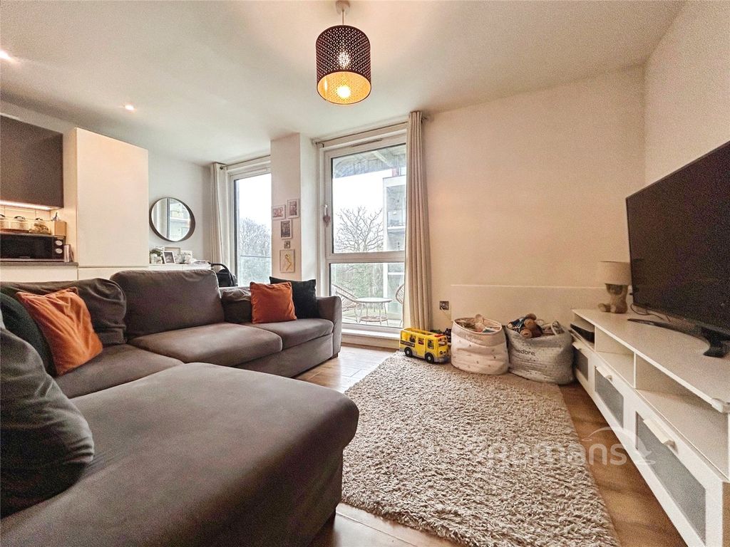 Additional image 4 of 2 bed flat for saleFarnborough Road, Farnborough, Hampshire GU14