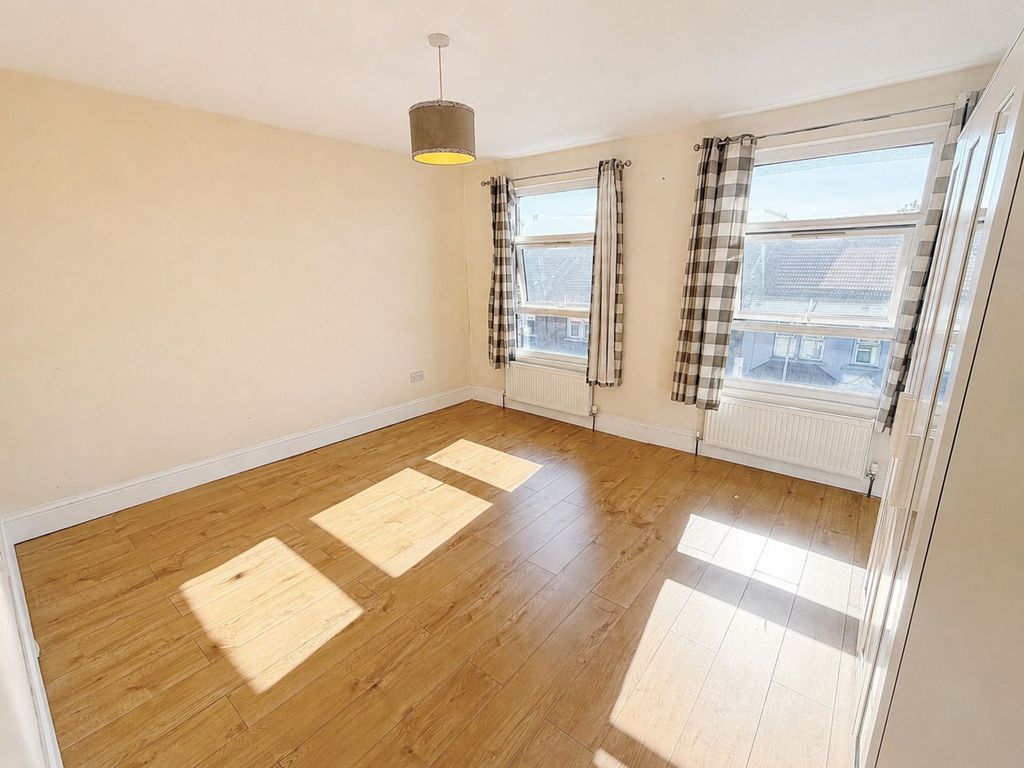 Property photo 1 of 7 High Rd Leyton E15