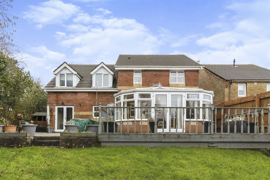 Property photo 2 of 34