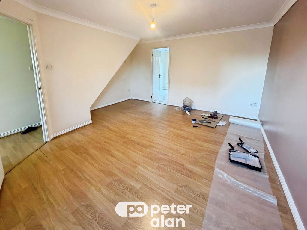 Property photo 3 of 11 Front