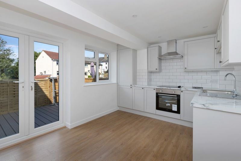 Property photo 3 of 10 Photo 4