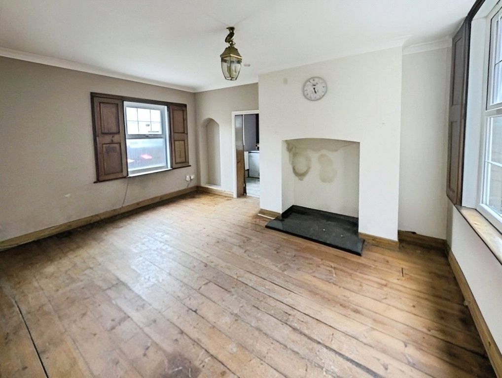 Property photo 3 of 11 Dining Room
