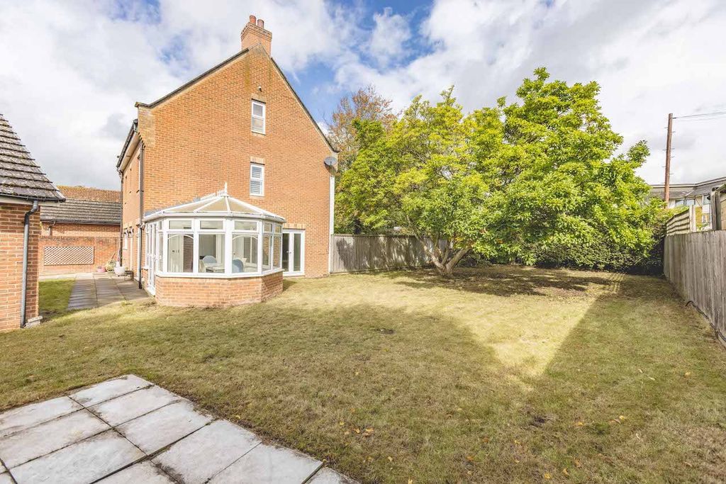 Property photo 2 of 37