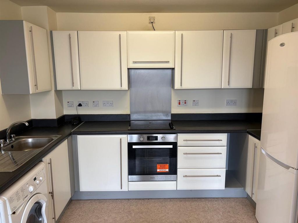 Property photo 3 of 9 Kitchen.Jpeg