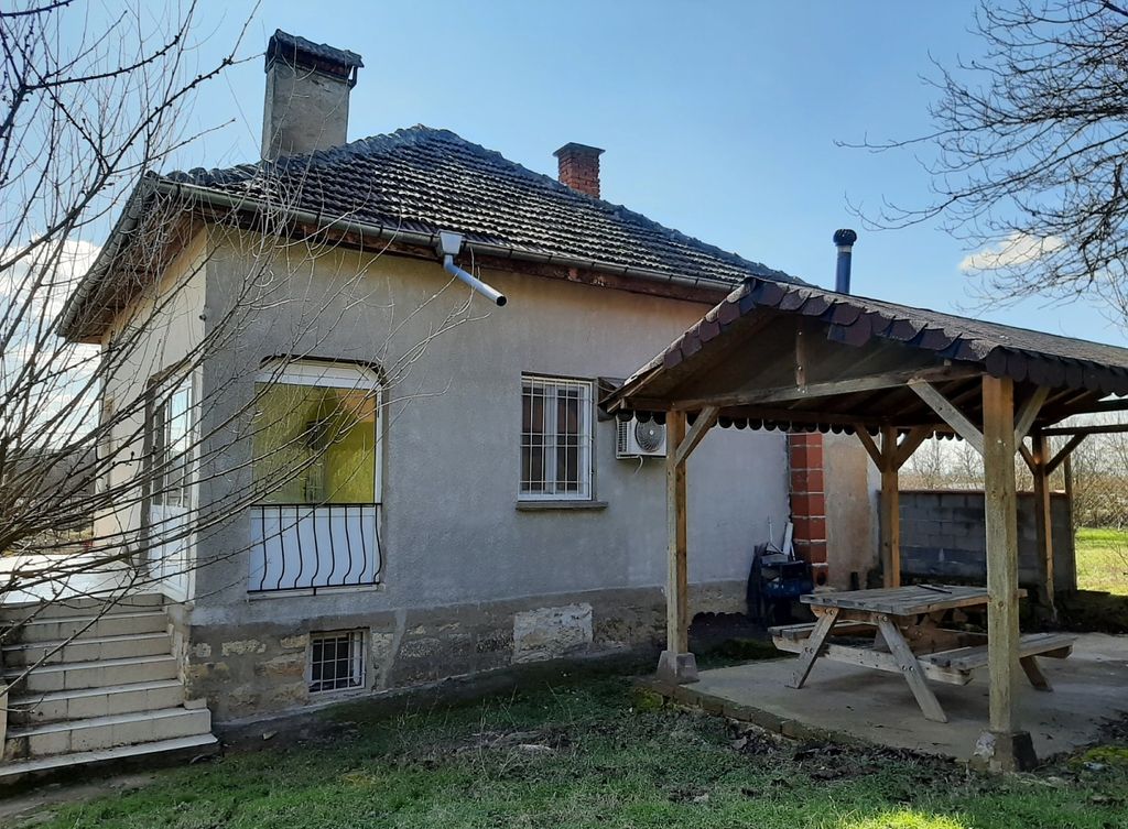 Property photo 2 of 8