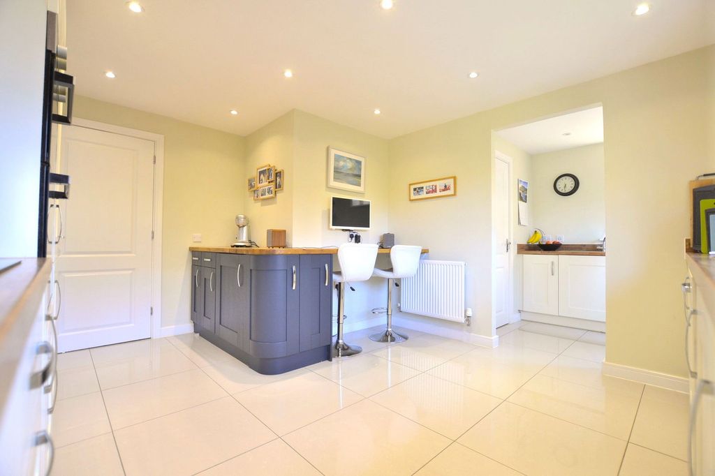 Property photo 2 of 24
