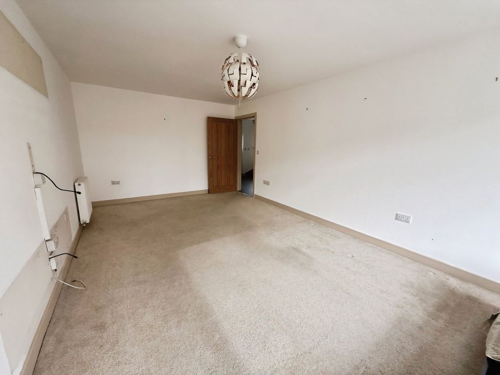 Property photo 3 of 24 Living Room