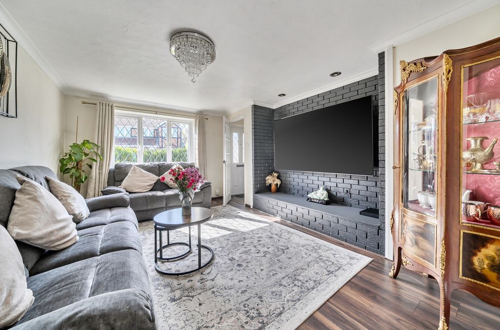 Property photo 2 of 16 1437647-8-69d6877...