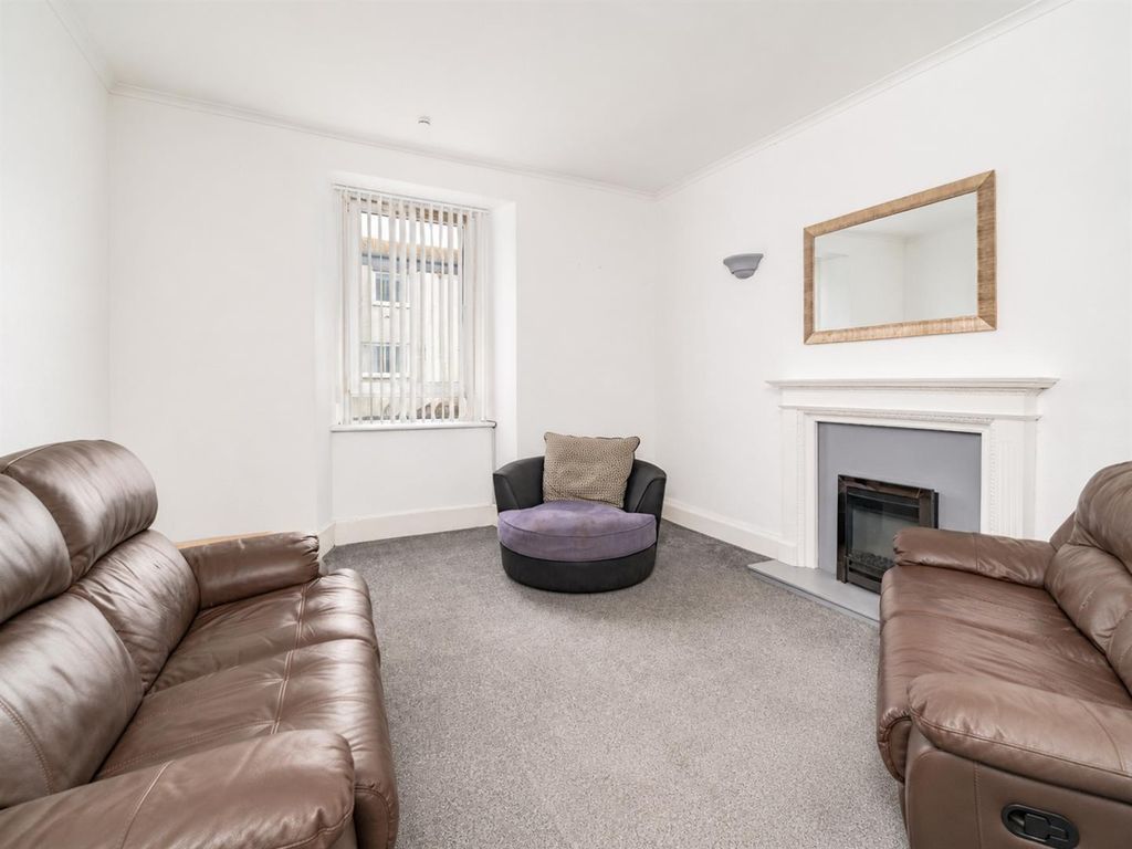 Property photo 2 of 11 117B High Street Lochee-6.Jpg