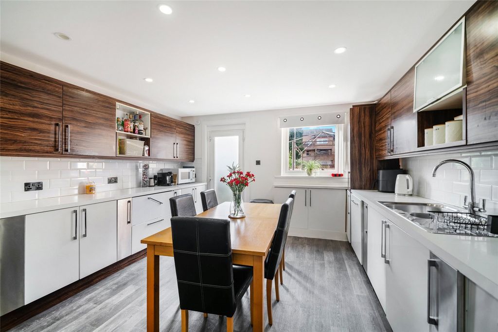 Property photo 2 of 18 Kitchen