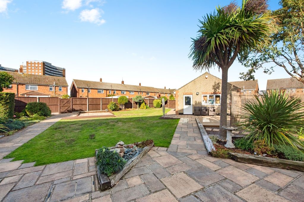 Property photo 3 of 18