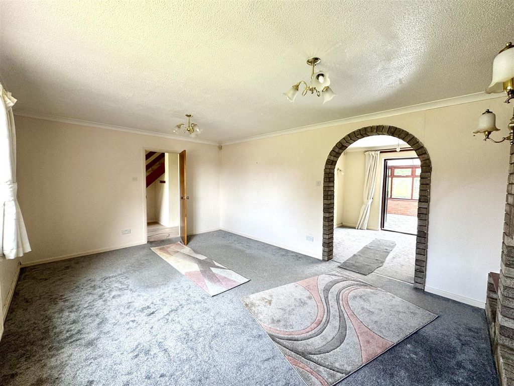 Property photo 3 of 15 Sitting Room