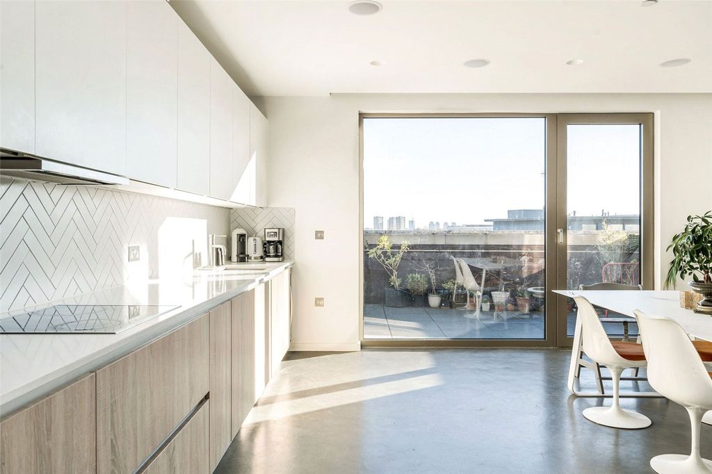 Property photo 2 of 19 Monohaus E8