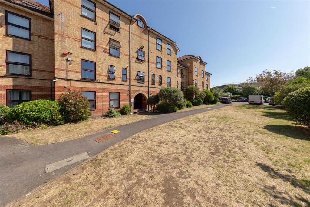 Property photo 1 of 15