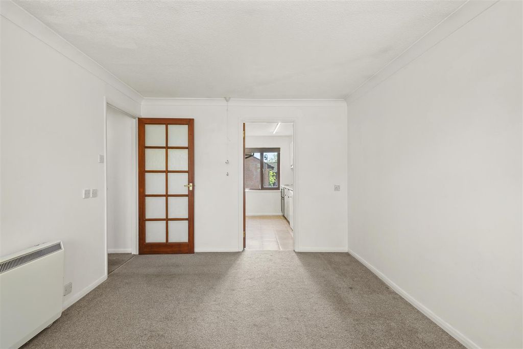 Property photo 1 of 8 38 Betjeman Close - Dqvphzeilxx7Desaa6Jc (Id 14730