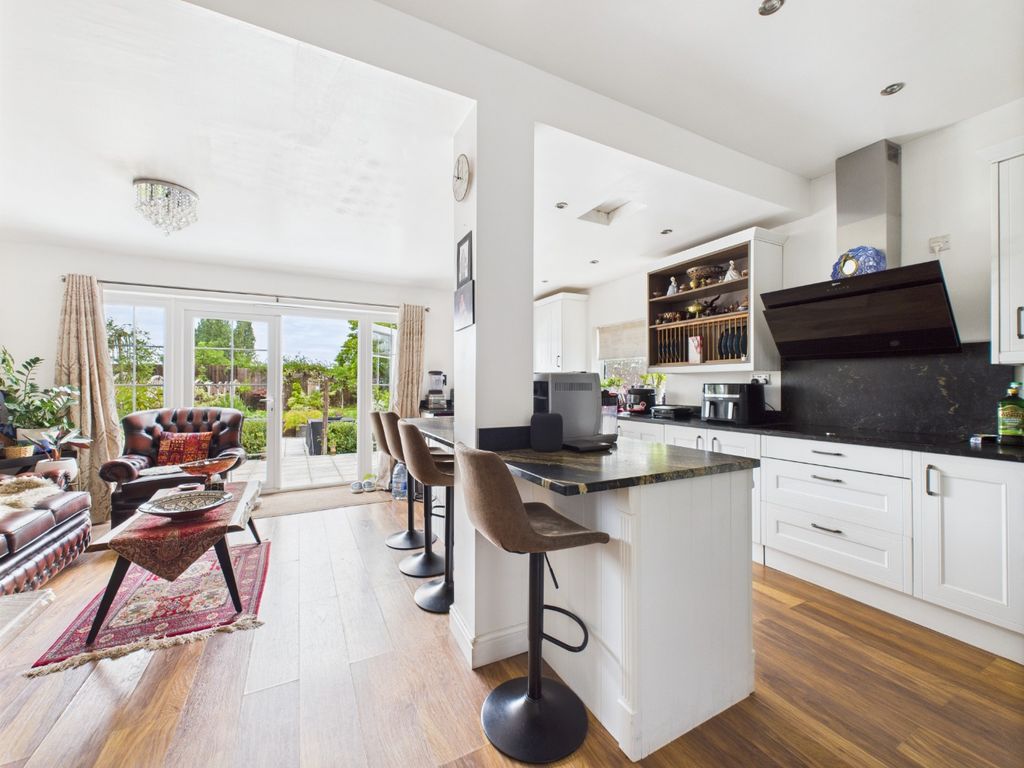 Property photo 2 of 18 3996293