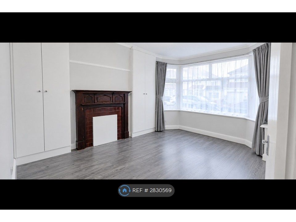 Property photo 3 of 12 Ground Floor Double Bedroom 4