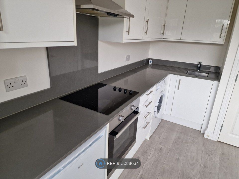 Property photo 3 of 14 Kitchen/Living Room
