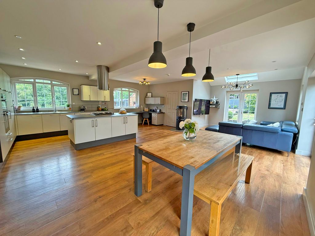 Property photo 3 of 31 Img_1105