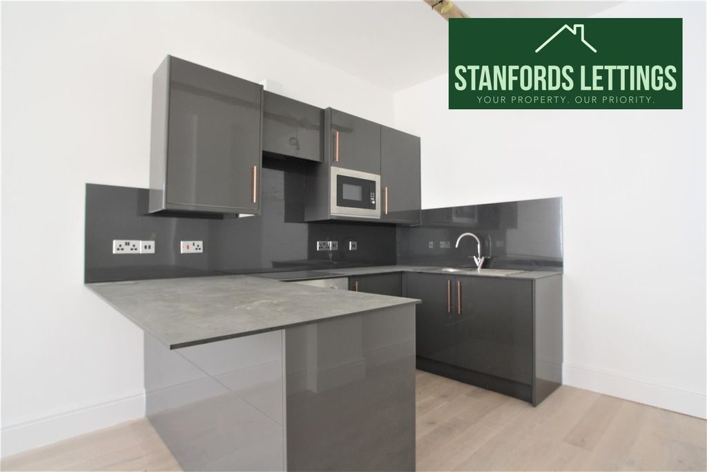Property photo 1 of 6 R5Sdov6Hneohpnsb - Nhla.Jpg