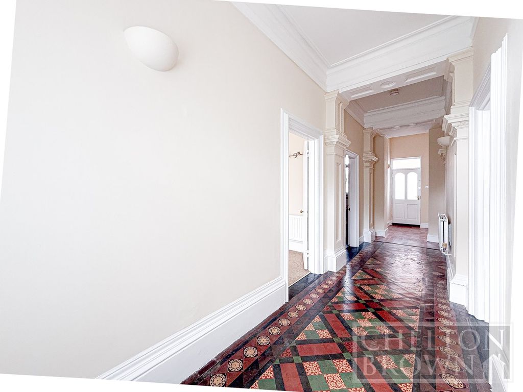 Property photo 2 of 18 Hallway