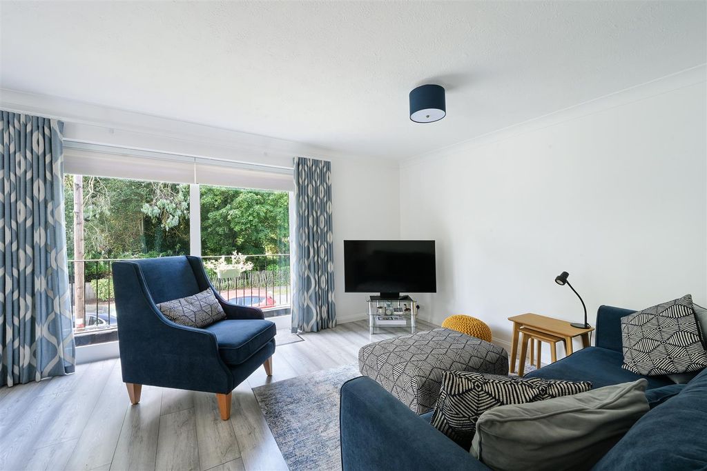 Property photo 2 of 21 Flat 4, 18 Tower Road - (18).Jpg