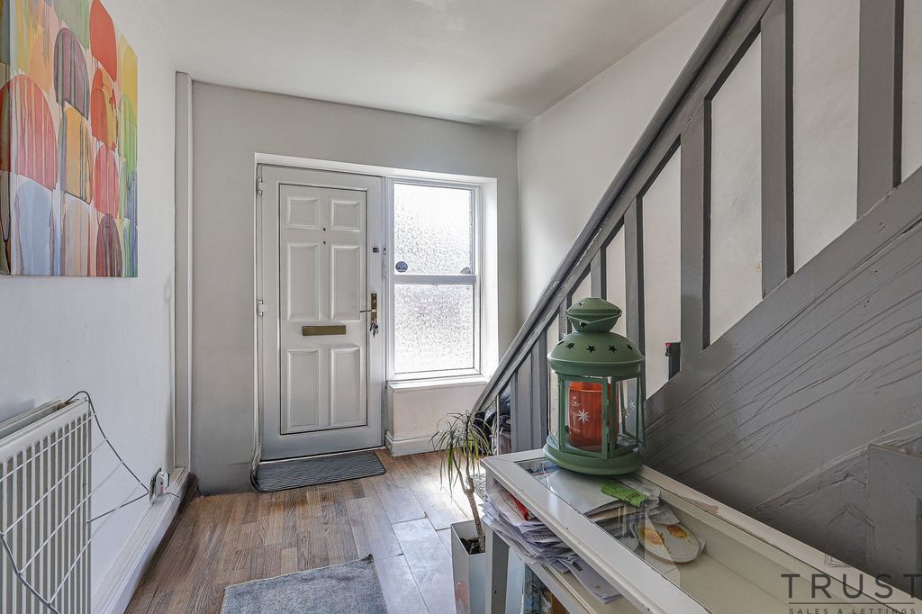 Property photo 3 of 32