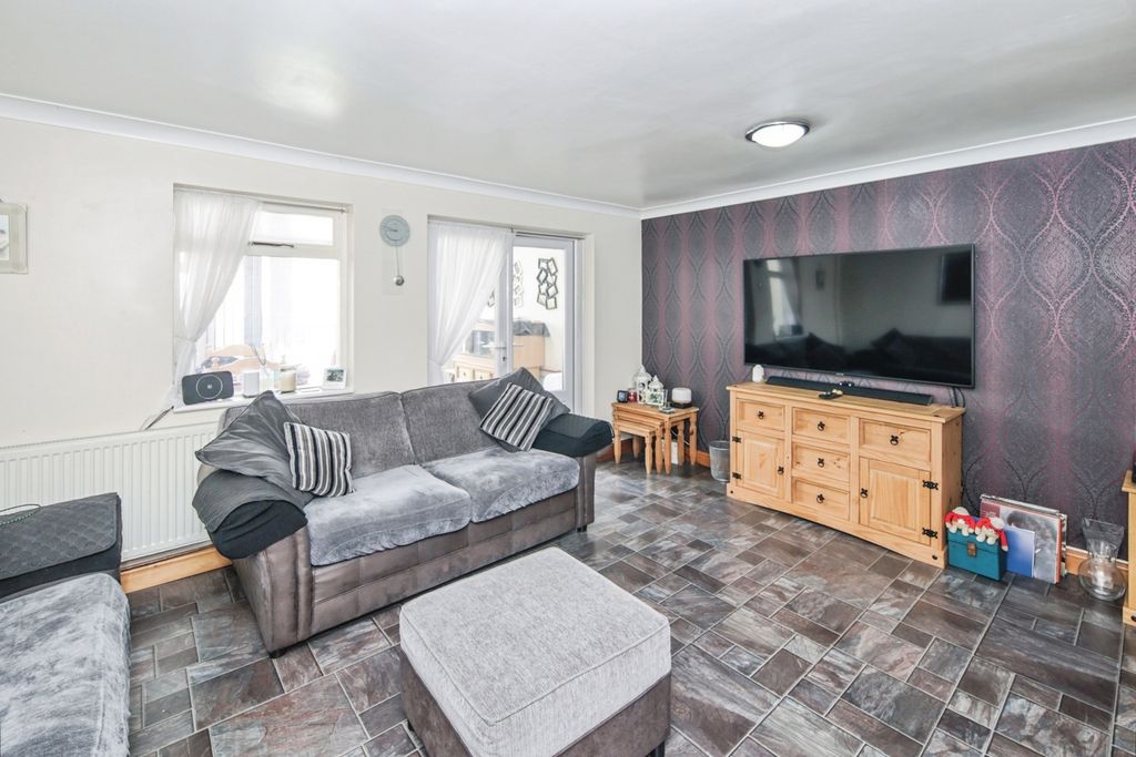 Property photo 2 of 18 Pbox-Img.Jpg