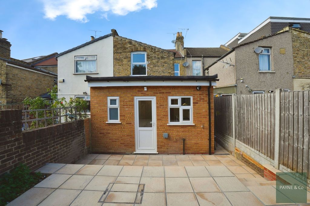 Property photo 2 of 25