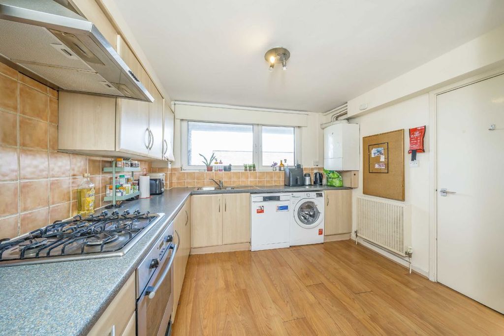 Property photo 3 of 7