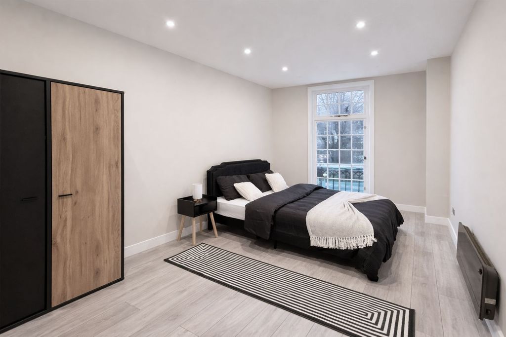 Property photo 3 of 11 4600803